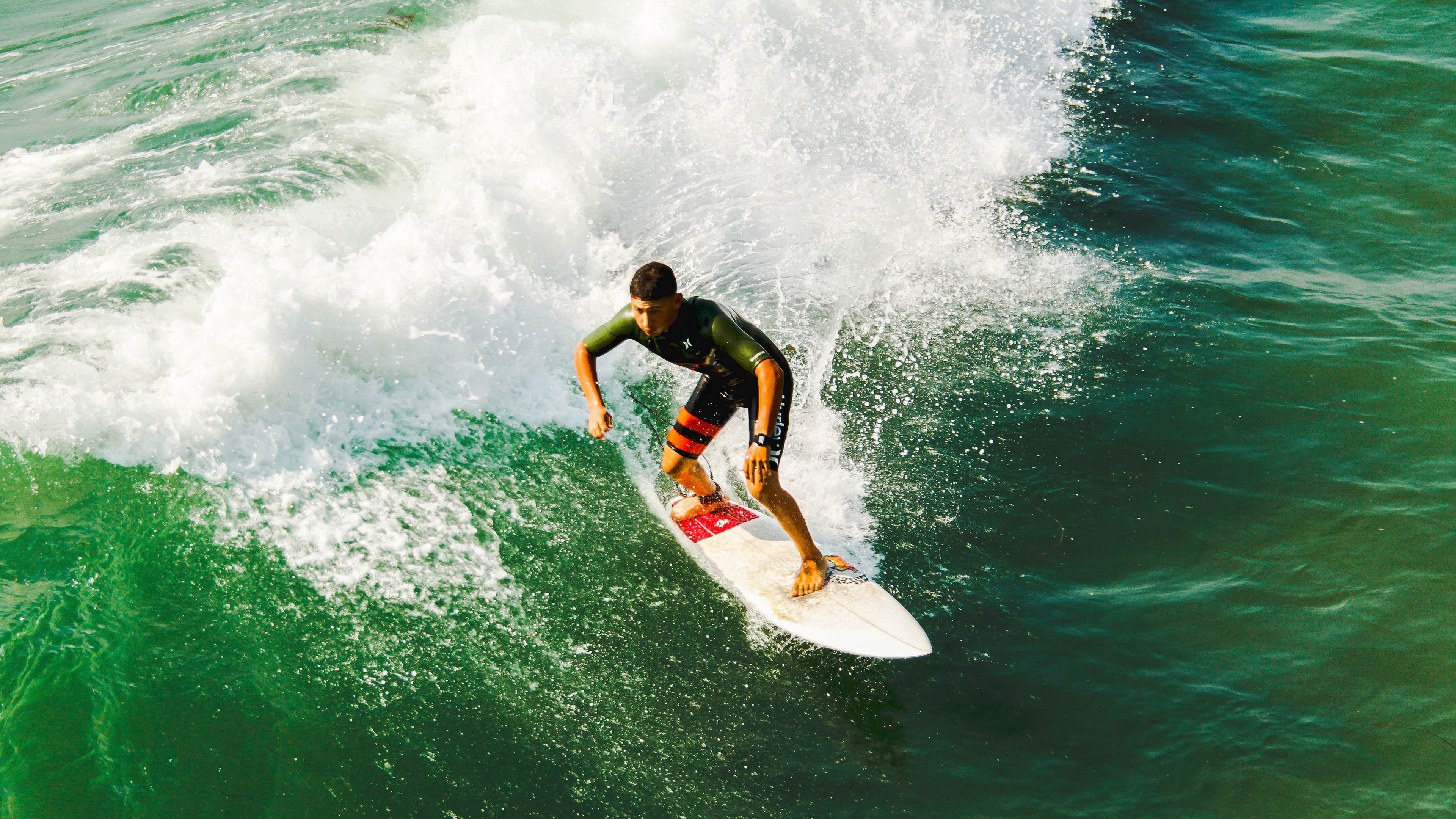 丹麦中场传射建功,助球队晋级八强,丹麦比赛中止